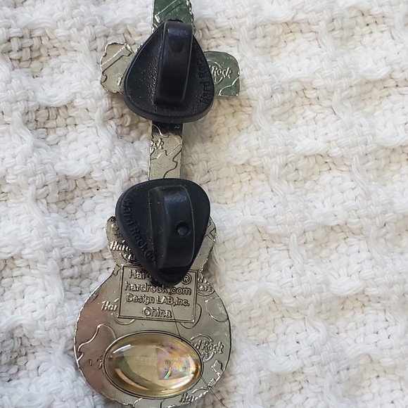 HARD ROCK ALL ACCESS PIN - Picture 3 of 5
